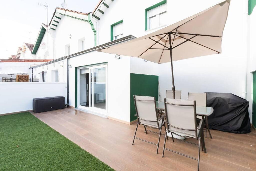 Chalet En La Cuidad- Con Jardin Y Barbacoa Gijón Exterior foto